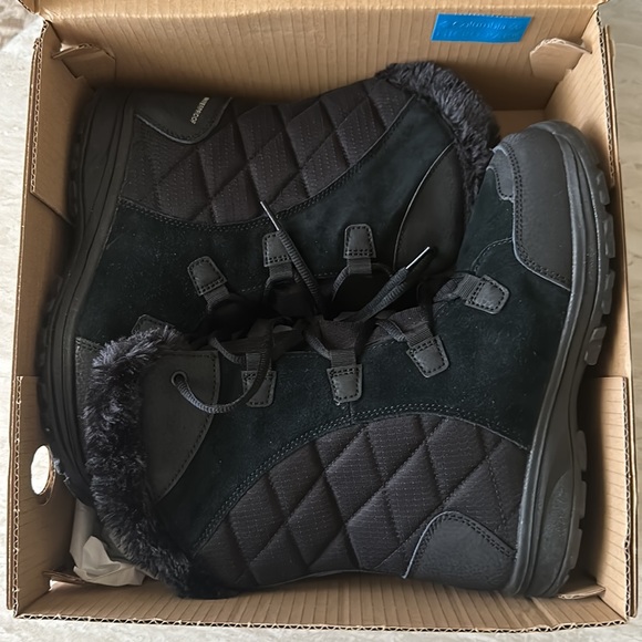 Columbia snow boots. - Picture 2 of 4